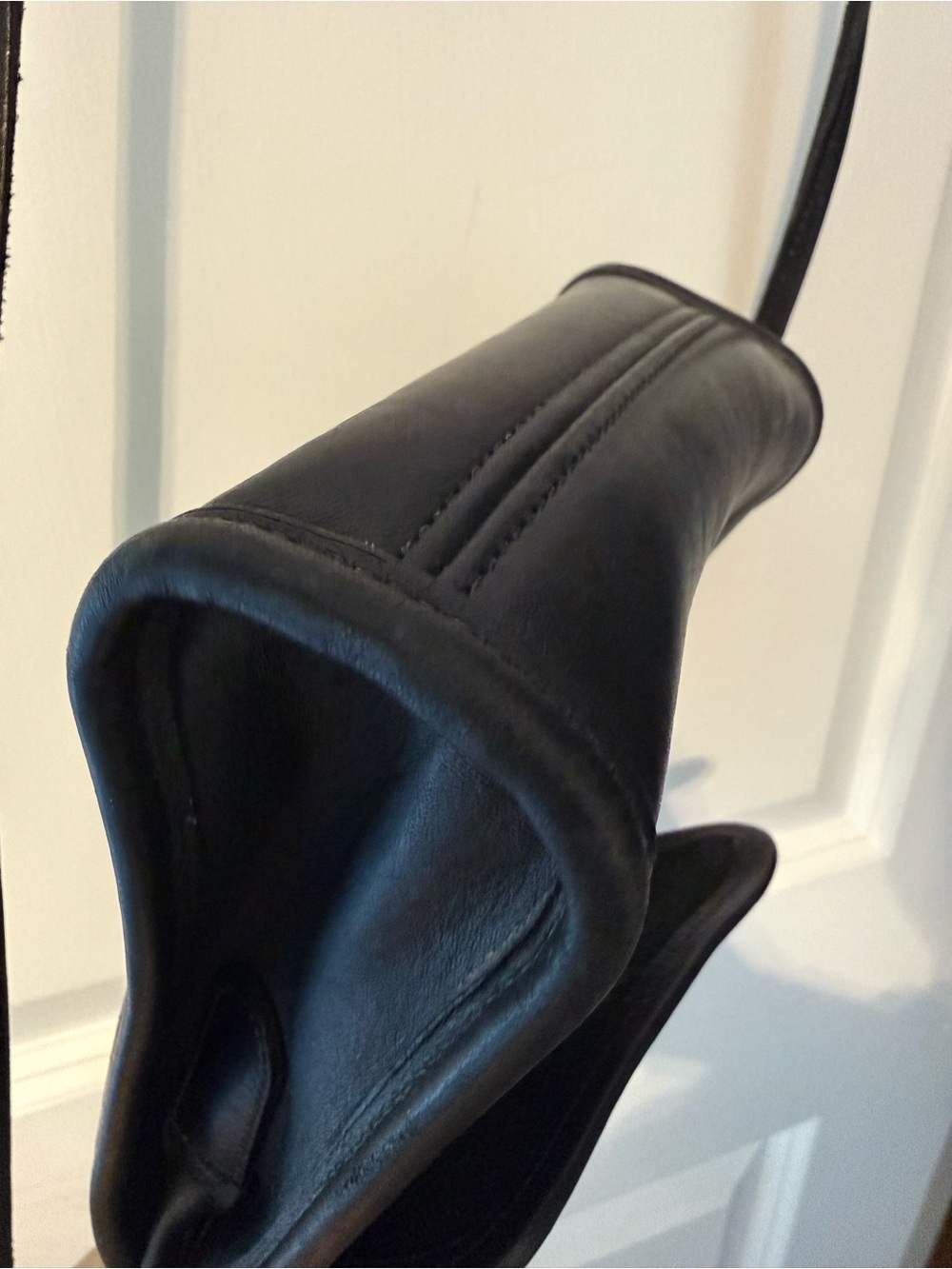 Vintage Coach Black scooter Leather Crossbody Bag with Gold TurnLock, 0097-219 - Picture 4 of 11